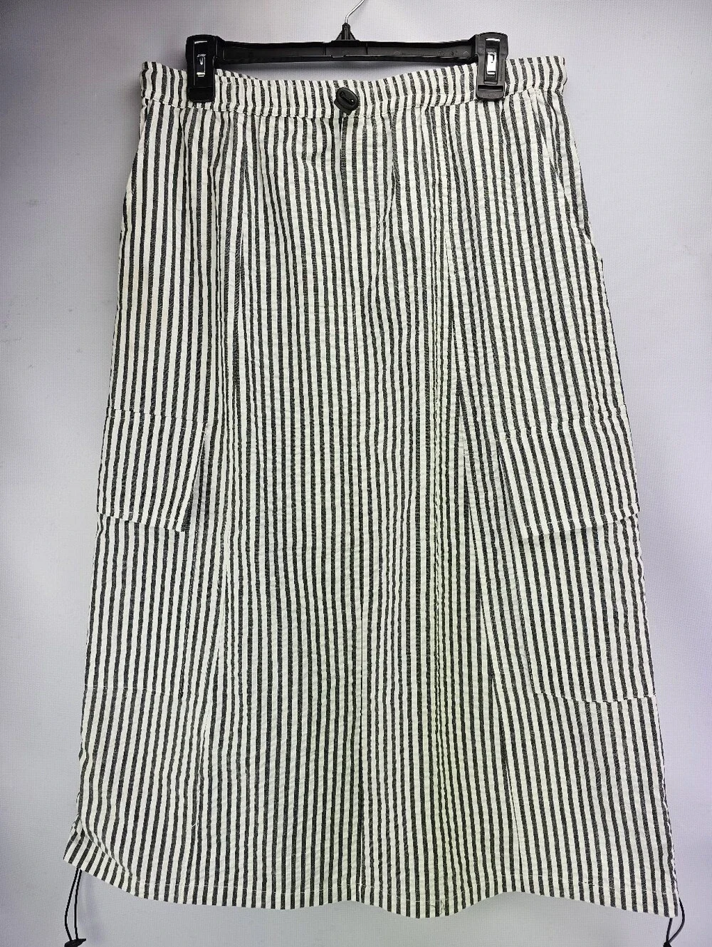 Tulip Brand Vienna Women's Seersucker Gray and White Stripe Cargo Skirt Medium